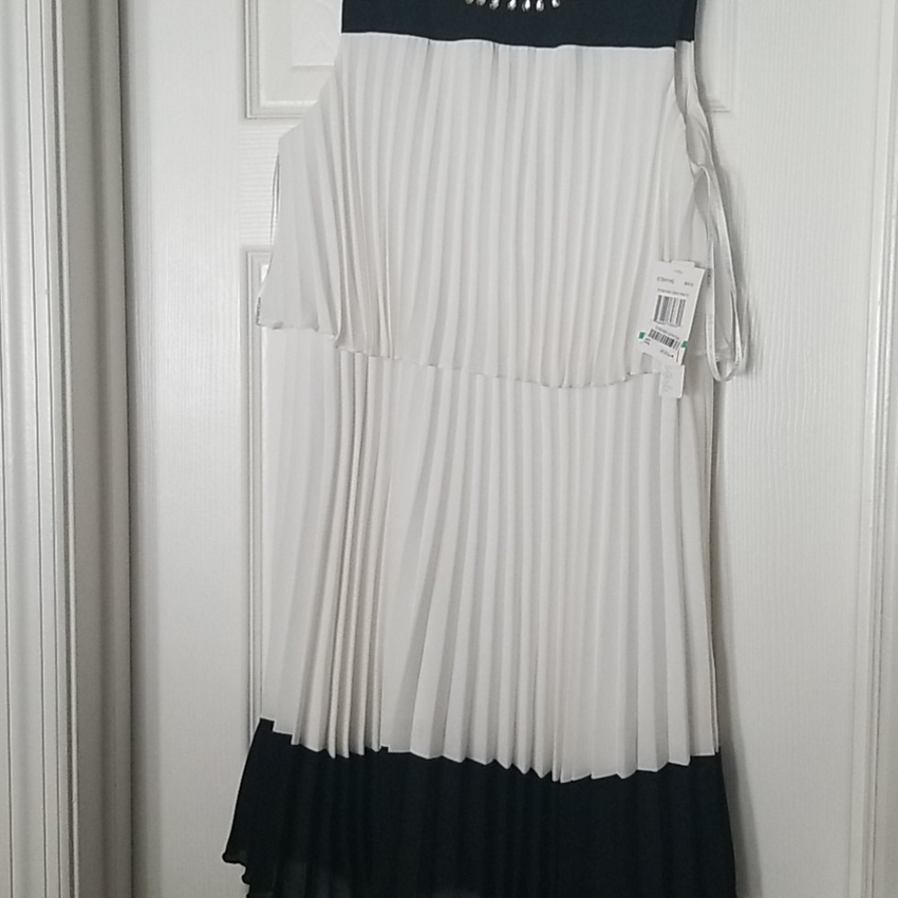 Girls Black and white dress - Picture 3 of 3